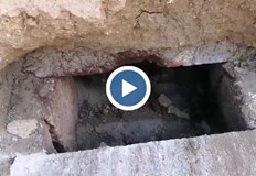 Находката е покрита с масивни каменни плочи и се намира