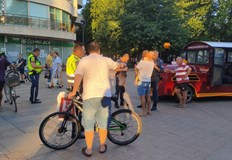 Инцидентът стана пред търговски център Дунав Едно от двете атракционни влакчета