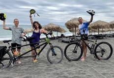 Спортистът и партньорката му изминаха разстоянието от 400 километра с