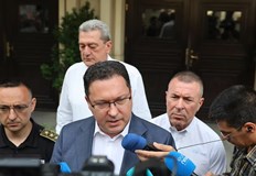 Министър Митов обяви че кризата се овладява докато европейските партньори