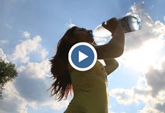 Медик обяснява разликата между слънчев и топлинен ударГорещата вълна в