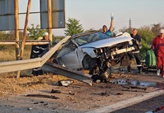 При инцидента има пострадалиЛек автомобил с гастарбайтери излезе от пътя