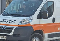 Метален парапет се е откъртил докато младежът се е подпирал