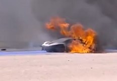 Ламборгинито на българския пилот се запали след удар в бариерата