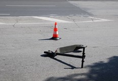 30 годишният водач на електрическия скутер е с леки нараняванияПътно произшествие