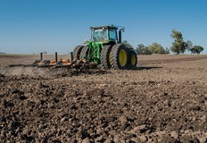 Плащат над 100 лева за декар земя под наемАрендатори в