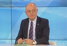 Репресивната власт в държавата е узурпирана от управляващите и се