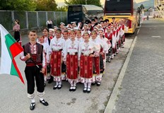 Русенските танцьори триумфираха на международен фестивал с български фолклорДетско юношеският фолклорен