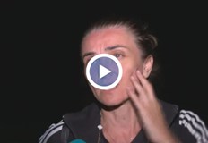 Пожарните екипи се редуват да зареждат вода и да гасят