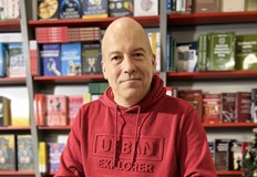 Журналистът предлага създаването на луксозно заведение с детски компаньонки астролог