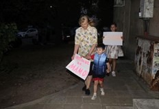 Близки и приятели я приветстваха пред дома ѝ с балони