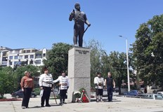 Граждани и институции ще се съберат пред паметника до Градските