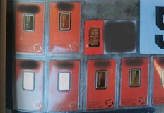 Намерени са 30 кюлчета и 70 монети в къща в