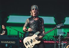 Дъф Маккагън публикува забавно видео от бекстейджа преди шоуто на