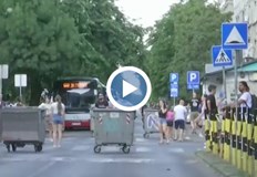 С контейнери за смет е блокиран целият белградски квартал Земун За