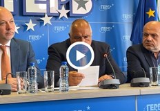 Бележката бе показана по време на изказване за еврото от