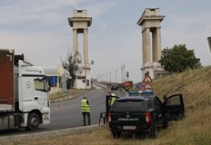 Петима иракчани и двама мароканци открити в камиони за два