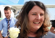 Щефи Круспе от Германия пристигна с полет от Лайпциг и