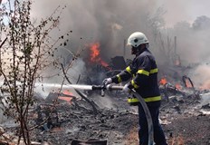 Изгорели са около двайсетина разфасовани автомобила и стари гумиПожарът в