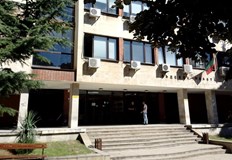 Нападателят е нанесъл удари с юмруци в главата на служителя