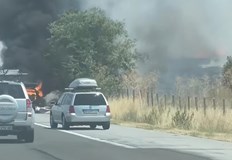 Шест противопожарни екипа с 18 пожарникари гасят огъняПожар от запален