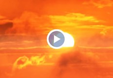 Над 50 хиляди души са евакуирани в Турция а във