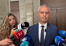 Лидерът на Възраждане предложи българите да се върнат на каруци