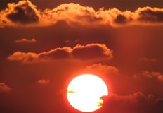 Анестезиологът доц Филип Абединов обяснява рисковете от жегите и дава