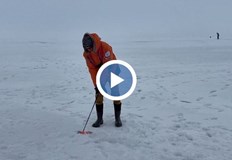 Британецът Джеймс Елиът Скуайър триумфира с 16 удара за 33 секундиЗа