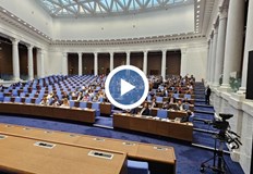 Лидерът на Възраждане предлага орязване на депутатските заплати при масово