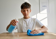 Близо половината биха се почувствали неудобно ако някой види жилището