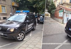 Двойни стандарти в Русе полицията паркира където иска а