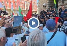 Един човек е задържан униформеният е транспортиран в болница с