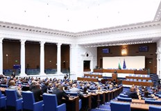 Парламентът решава окончателно за намаляване на таксите с 40 въпреки