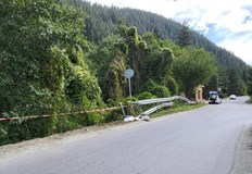 При инцидента има пострадали движението се пренасочва през село ЖелезницаПътят