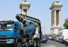 Трафикът е интензивен за леки автомобили в двете посокиГраничните контролно пропускателни