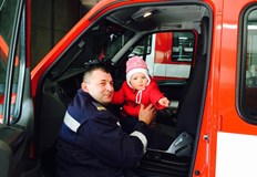 Дядото на Сияна доскоро беше пожарникар и влагаше много труд