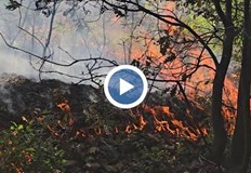 Пожарът край Каленик е обградил селотоГолям пожар се е разгорял