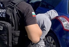 Длъжниците били подложени на физически тормоз и заплахиОсем души са