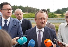 Министрите Иван Иванов и Даниел Митов демонстрираха работата на синхронизираните