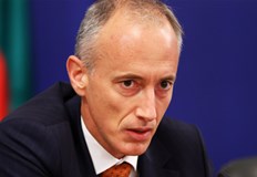След спешни промени в закона образователният министър пое ангажимент за