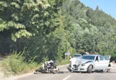 Има пострадали които са транспортирани в болница с линейкаКатастрофа между