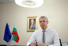 Антикорупционната комисия претърсва и дома на градоначалника от Продължаваме промяната Служители