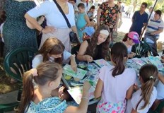 Безплатни арт работилници и изложба на рисунки от български деца