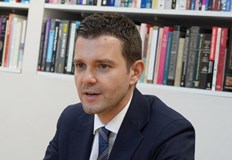 Никъде в Договора за приятелство с България не се споменават