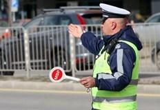 Решението със 7 на 5 гласа предизвиква противоречиви реакции от