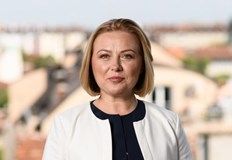 Депутатът от ДБ предложи SMS контрол за манипулации и хоспитализацииПари