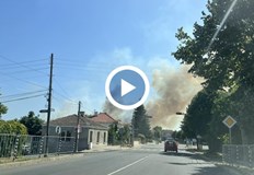 Задимяването е силно включени са пет екипа на пожарната службаСухи