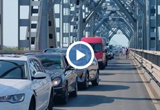 Шофьори чакат с часове при преминаване на границата докато пропускането