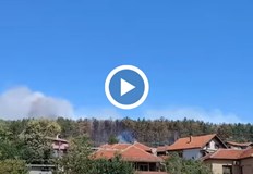 Огънят е избухнал в близост до къщи на главната улицаГолям